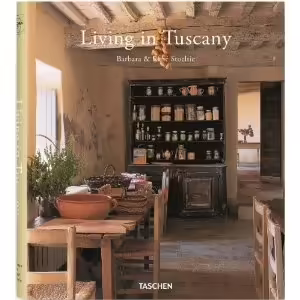 Корицата на Living In Tuscany
